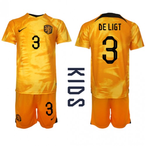 Nederland Matthijs de Ligt #3 Hjemmedraktsett Barn VM 2022 Kortermet (+ Korte bukser) Nederland Matthijs de Ligt #3 Hjemmedraktsett Barn VM 2022 Kortermet (+ Korte bukser)